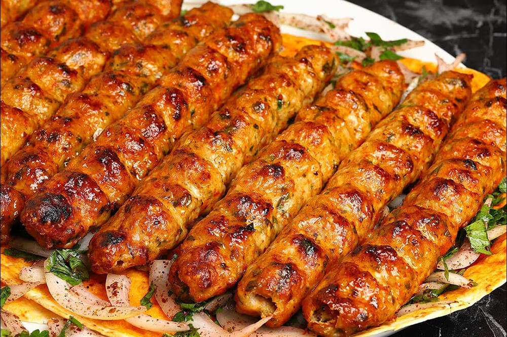طرز تهیه کباب کوبیده مرغ؛ لذیذ، سالم و آسان در خانه 1 کباب کوبیده مرغ