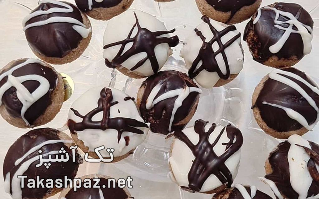 طرز تهیه شیرینی نسکافه‌ای با روکش شکلاتی ویژه پذیرایی از مهمانان در عید نوروز 1403