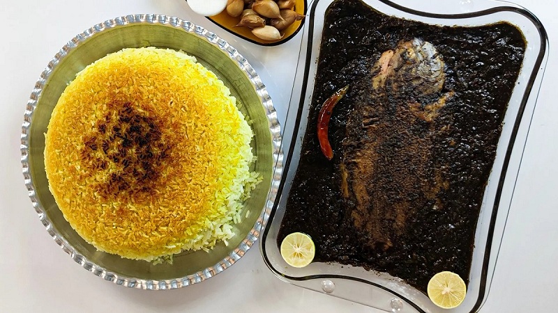 قلیه ماهی با سبزی خشک