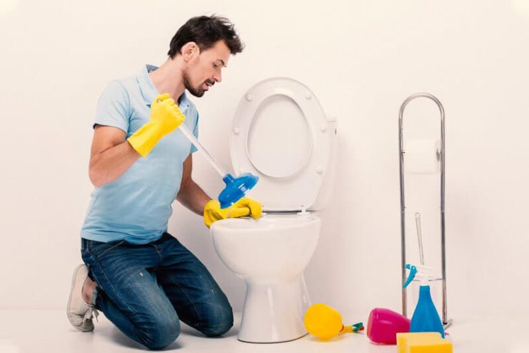 راهکارهای ساده خانگی برای باز کردن گرفتگی توالت